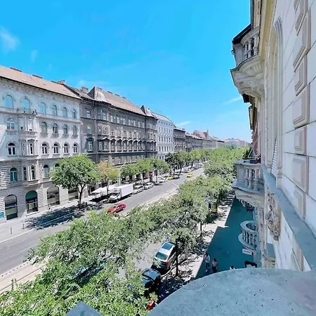 5 Downtown Vintage With Balcony *