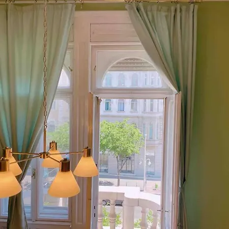 דירה 5 Downtown Vintage With Balcony בודפשט