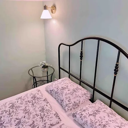 דירה 5 Downtown Vintage With Balcony בודפשט