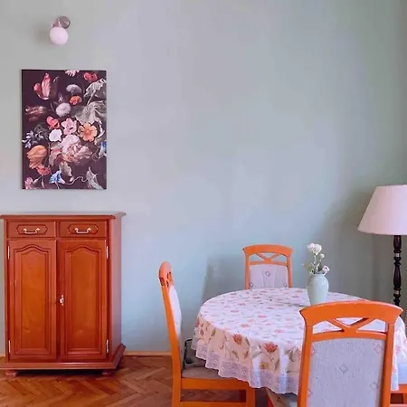 5 Downtown Vintage With Balcony דירה *