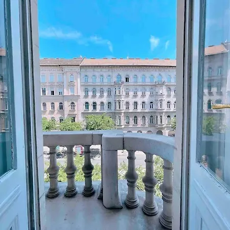 Apartment 5 Downtown Vintage With Balcony Budapest