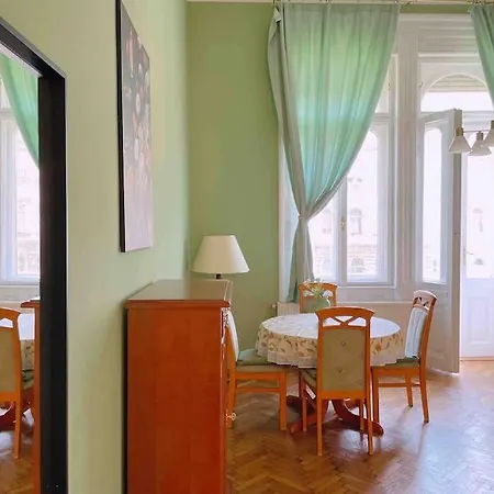 5 Downtown Vintage With Balcony Appartamento