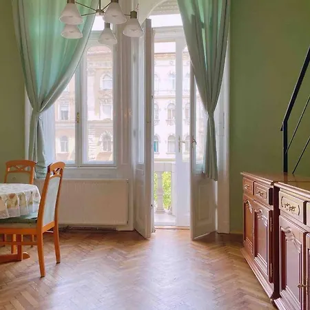 Appartamento 5 Downtown Vintage With Balcony Budapest