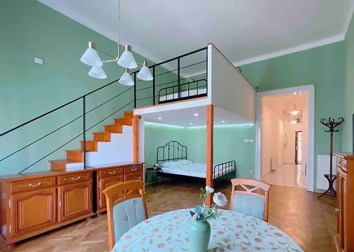 5 Downtown Vintage With Balcony 부다페스트
