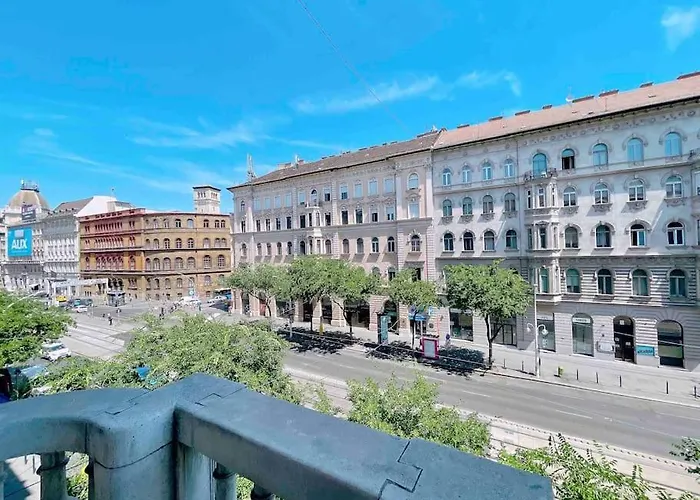 5 Downtown Vintage With Balcony 아파트