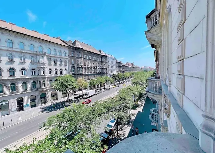 5 Downtown Vintage With Balcony *