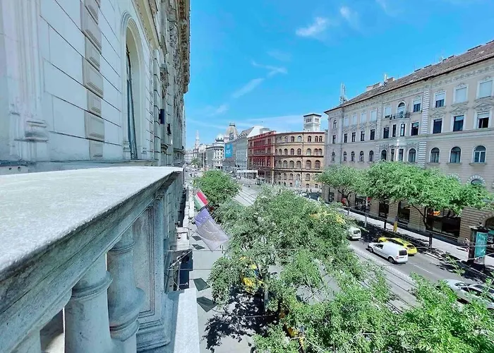 5 Downtown Vintage With Balcony * 부다페스트