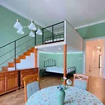 5 Downtown Vintage With Balcony Budapest