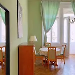 5 Downtown Vintage With Balcony Apartamento